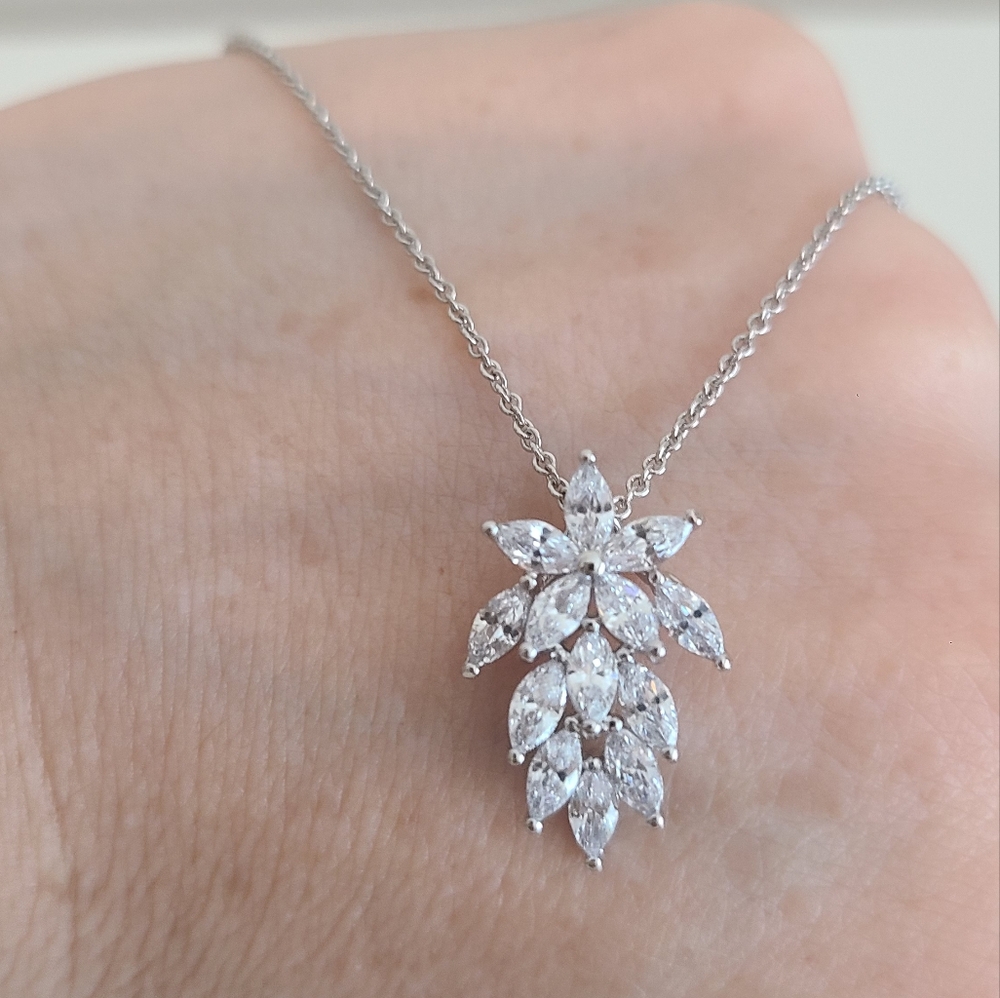 Elegant Silver Floral Necklace